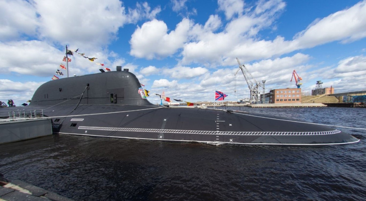 Cuối tuần vừa rồi, Hải quân Nga vừa cho tàu ngầm Kazan K-561 lớp Yasen gia nhập biên chế. Động thái tăng cường lực lượng tàu ngầm này của Nga, đủ để khiến dàn tàu sân bay của Mỹ phải e dè.