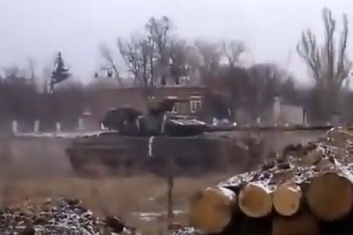 Theo thông báo, các nhóm biệt kích đặc nhiệm của hai nước cộng hòa tự xưng đã trinh sát rất tốt để xác định mục tiêu, phục vụ cho cuộc tập kích vào vị trí đóng quân của phương tiện thiết giáp Ukraine bằng hỏa lực pháo và súng cối.