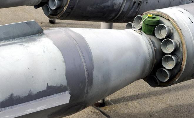 Nhờ sử dụng đầu xuyên độ bền cao và ngòi nổ giữ chậm nên sức hủy diệt của bom rất lớn.