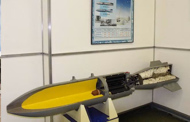 Bom BETAB-500 sẽ tận dụng động năng cực mạnh để xâm nhập sâu vào trong boong ke, hầm ngầm rồi mới phát nổ để nhằm gia tăng tối đa thiệt hại.