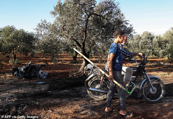 Tờ Military Times cho biết, Salim Abu-Ahmad chịu trách nhiệm về việc lên kế hoạch, cung cấp tài chính và tổ chức các cuộc tấn công của khủng bố al-Qaeda ở khu vực Syria và các quốc gia lân cận.