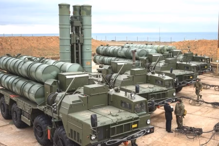 S-400, do Phòng Thiết kế, Tập đoàn Almaz-Antey, Nga, phát triển, là phiên bản cải tiến với nhiều tính năng mạnh mẽ hơn loạt hệ thống tên lửa đất đối không S-300.