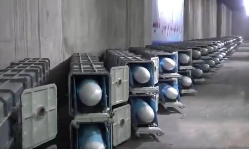 Video được lực lượng Vệ binh Cách mạng Hồi giáo Iran (IRGC) công bố ngày 15/3, cho thấy bên trong "thành phố tên lửa" mới nhất của lực lượng này, song không tiết lộ địa điểm cụ thể. Căn cứ ngầm được trang bị nhiều loại tên lửa đạn đạo và hành trình có tầm bắn khác nhau.