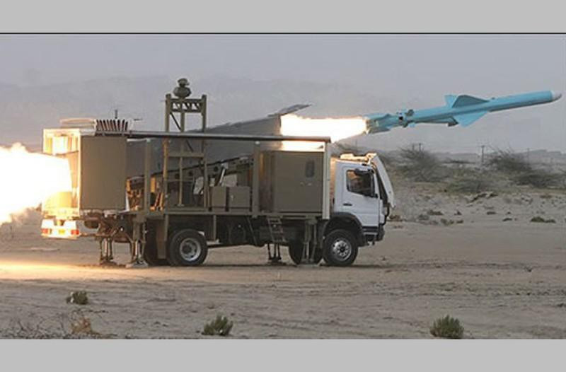 Loại tên lửa chống hạm này trước đó được Iran chuyển cho phiến quân Houthi và đã bắn cháy siêu chiến hạm HSV-2 của hải quân Saudi Arabia mua từ Mỹ vào năm 2016.