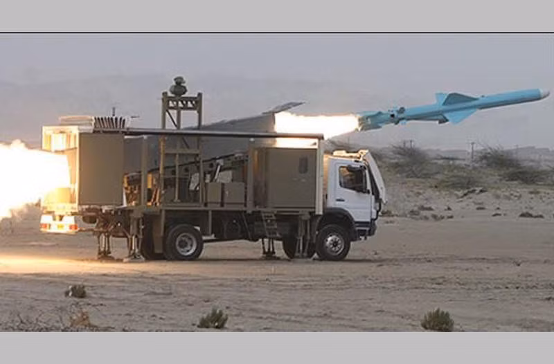 Loại tên lửa chống hạm này trước đó được Iran chuyển cho phiến quân Houthi và đã bắn cháy siêu chiến hạm HSV-2 của hải quân Saudi Arabia mua từ Mỹ vào năm 2016.