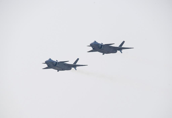 Trước thực tế trên, rất có thể trong tương lai không xa, Trung Quốc sẽ đặt mua một lô nhỏ Su-57 Felon từ Nga để làm mẫu đối chứng công nghệ, qua đó hoàn thiện thêm tiêm kích nội địa của mình.