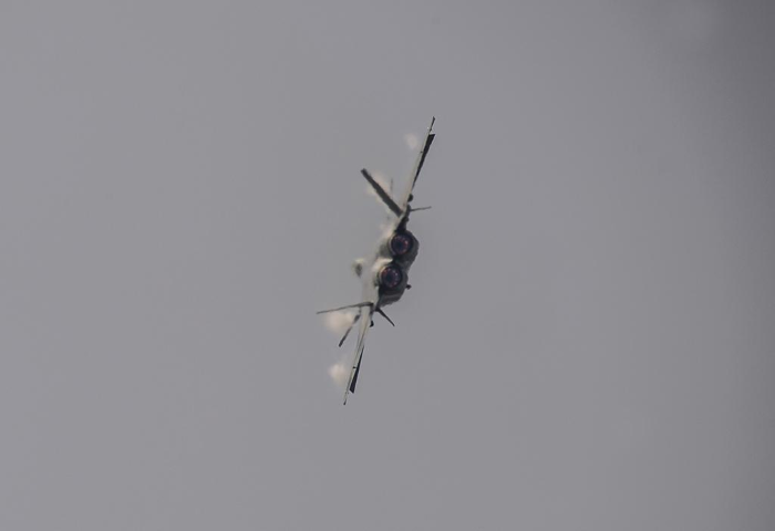 Cần lưu ý thêm, tại Triển lãm Hàng không quốc tế Chu Hải, các nhà thiết kế Trung Quốc đã chính thức giới thiệu phiên bản nâng cấp của J-20 với mã định danh J-20B.