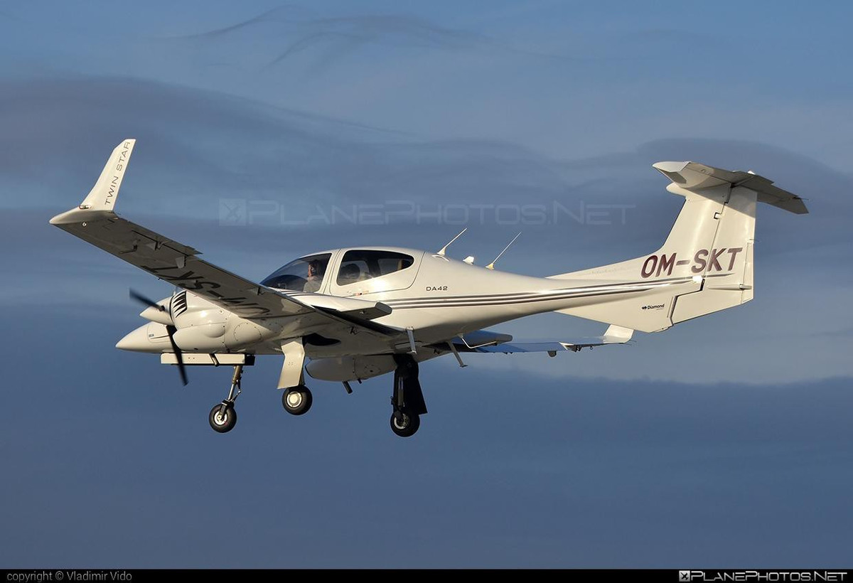 Nga đã mua một số máy bay dân dụng hạng nhẹ 2 động cơ DA42 Twin Star do Áo sản xuất, họ loại bỏ khoang lái cho phi công để lắp đặt các khí tài điện tử và dẫn đường nhằm biến nó thành một chiếc UAV.