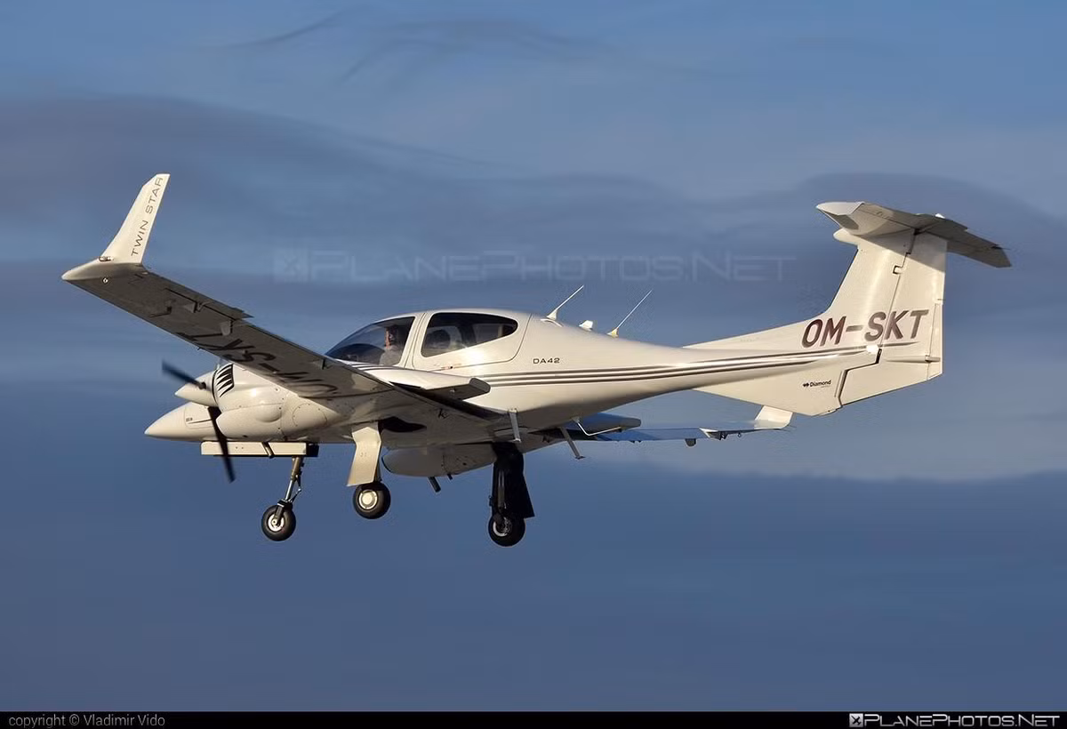 Nga đã mua một số máy bay dân dụng hạng nhẹ 2 động cơ DA42 Twin Star do Áo sản xuất, họ loại bỏ khoang lái cho phi công để lắp đặt các khí tài điện tử và dẫn đường nhằm biến nó thành một chiếc UAV.