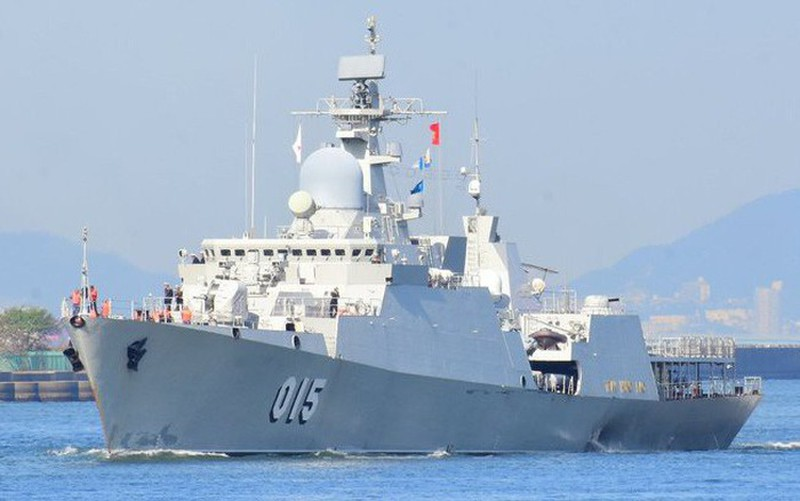 Chiều dài của loại chiến hạm này vào khoảng 103 mét, mớm nước tối đa 5,7 mét khi đầy tải, choáng nước 2500 tấn. Tốc độ hải trình tối đa trong điều kiện lý tưởng, có thể lên tới 29 hải lý/giờ.