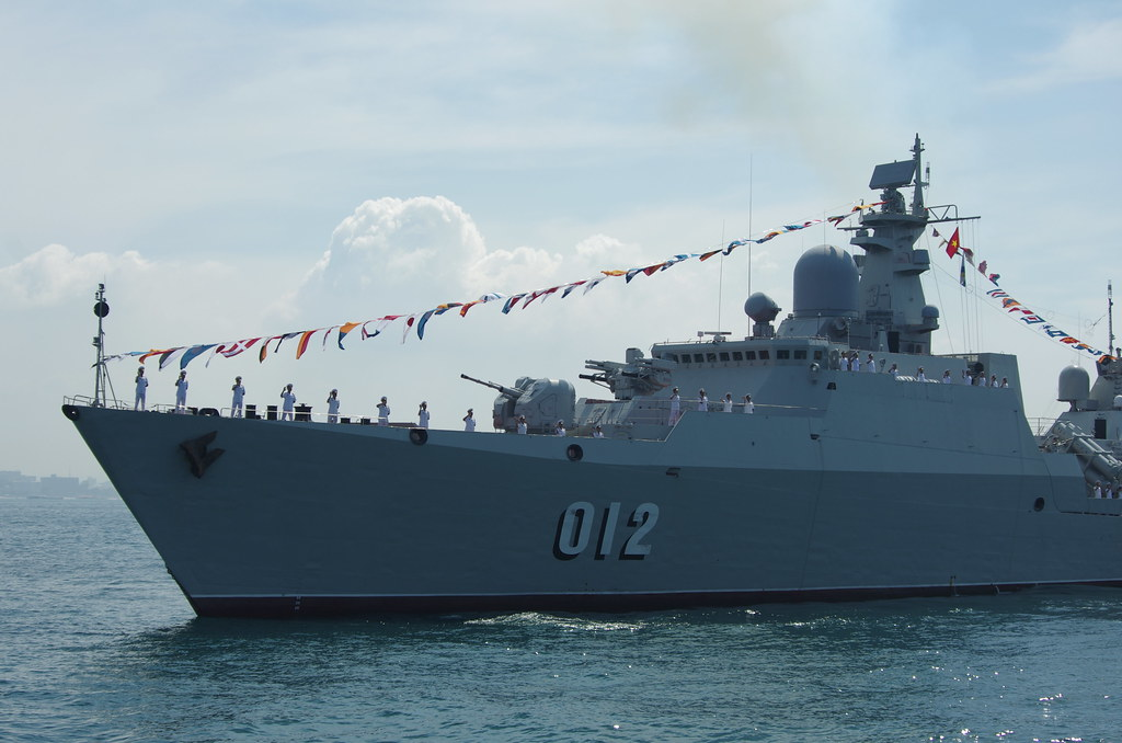 Đáng quan tâm nhất là các tổ hợp vũ khí trên tàu, các loại vũ khí bao gồm tên lửa tấn công Uran-E hoặc Kalibr-NKE. Ngoài ra tàu còn có một hải pháo 76,2mm và hai bệ súng tự động cao tốc AK-630M.