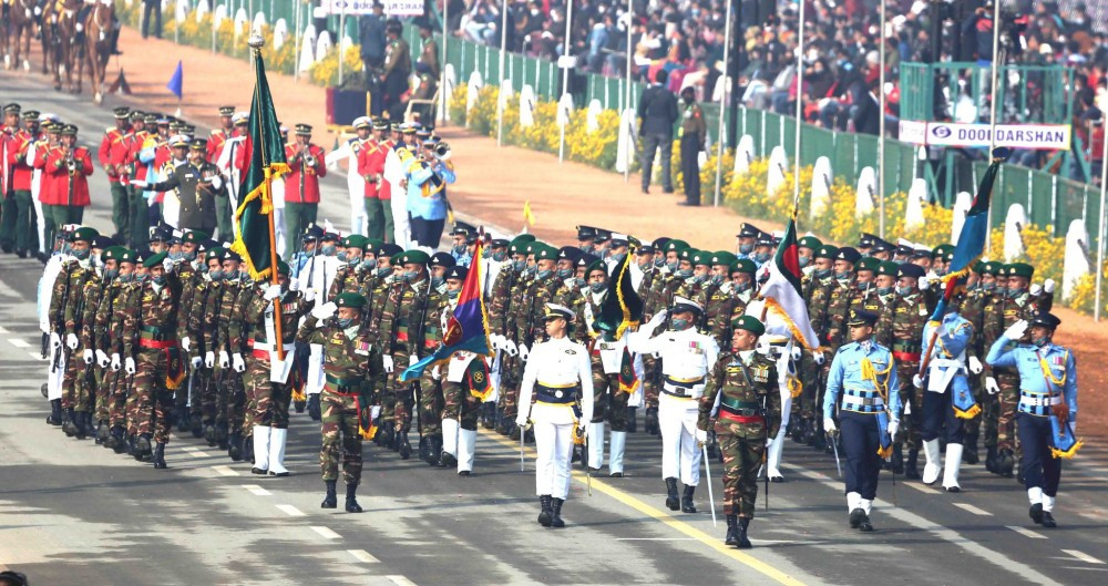Cuộc duyệt binh của Ấn Độ có sự tham gia của đầy đủ các lực lượng trong quân đội, thậm chí còn có mặt cả... tàu sân bay.