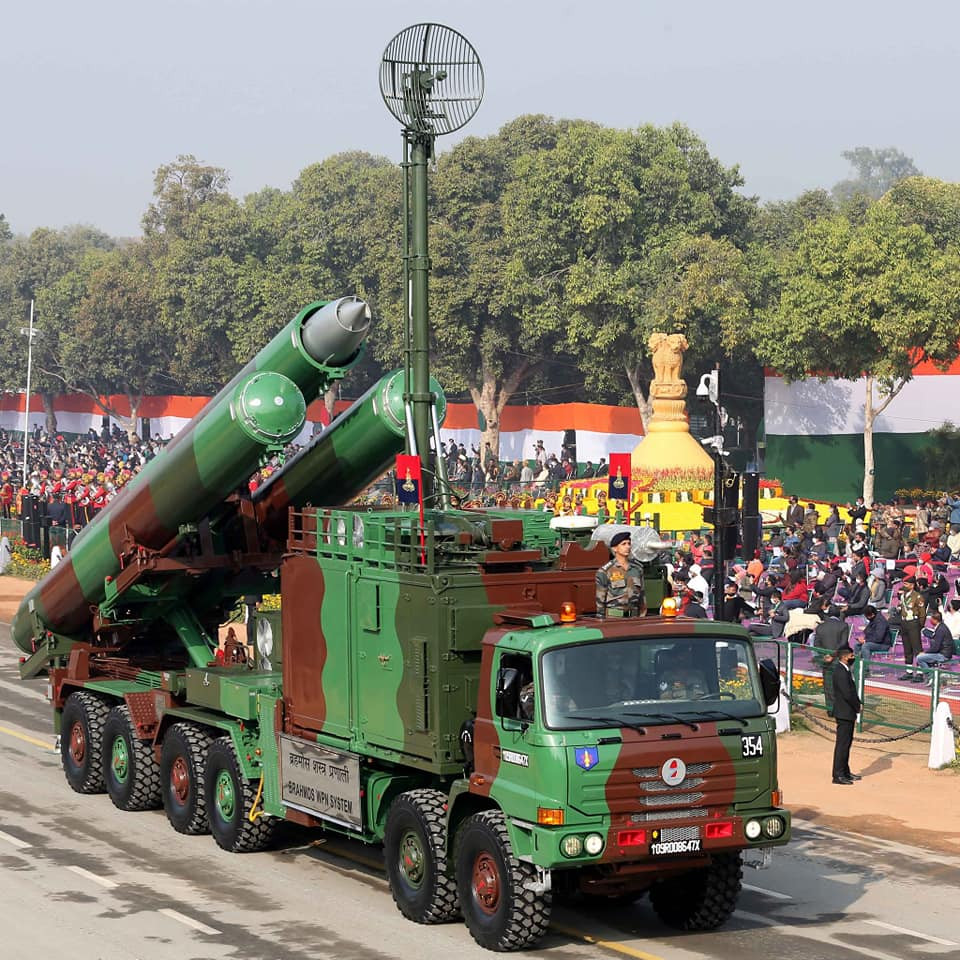 Tên lửa hành trình BrahMos - loại tên lửa do Ấn Độ hợp tác với Nga thiết kế và sản xuất đang nhận được rất nhiều sự quan tâm trên thị trường xuất khẩu thế giới.