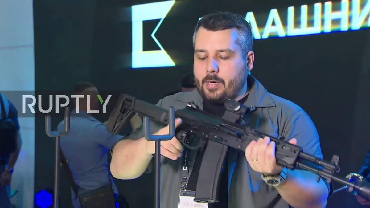 “Với Ấn Độ, chúng tôi cũng đã ký một hợp đồng khổng lồ trị giá vài tỷ USD. Quân đội Ấn Độ đặc biệt tin tưởng súng trường tấn công Kalashnikov. Hơn nữa, nó thậm chí sẽ được sản xuất ở đó. Nói chung, một số lượng rất lớn các quốc gia sử dụng vũ khí cá nhân của Nga".