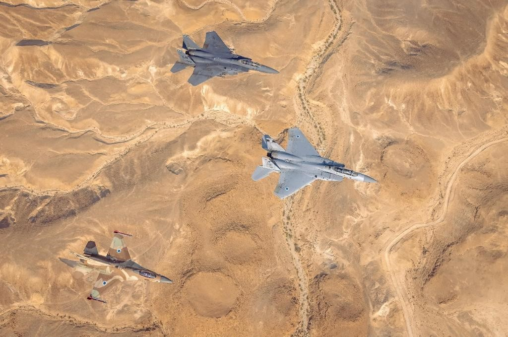 Theo đó, các máy bay chiến đấu F-15 của IAF đã bắn tổng cộng 24 tên lửa vào đất Syria, tuy nhiên các tổ hợp Buk-M2E và Pantsir-S đã đánh chặn thành công 21 tên lửa khi đang tiếp cận biên giới.