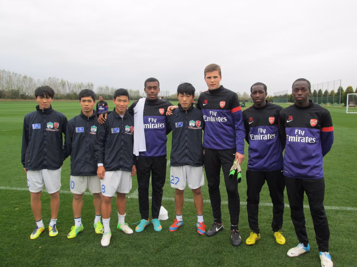 Bau Duc & hanh trinh 20 nam song hanh cung bong da-Hinh-3