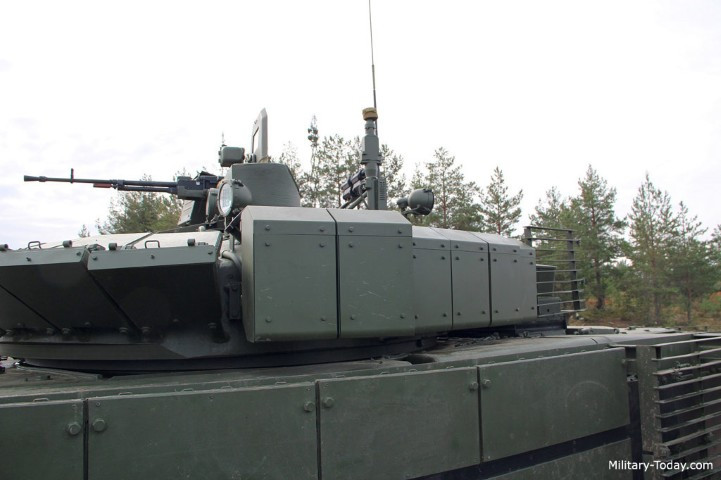 Theo công bố của Nga, xe tăng T-80BVM sẽ có khả năng tấn công mục tiêu ở khoảng cách tối đa 3000 mét vào ban ngày, hoặc 2600 mét vào ban đêm. Ở khoảng cách 2000 mét, viên đạn pháo loại APFSDS của T-80BVM sẽ có khả năng xuyên qua 630mm thép cán đồng nhất.