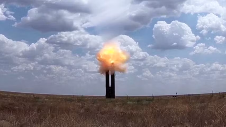 Có thông tin cho rằng các đặc tính chiến đấu của S-550 sẽ cao hơn cấp độ của hệ thống phòng không S-500 - trong khi tổ hợp Prometheus mới chỉ bắt đầu được đưa vào thành phần trực chiến của Quân đội Nga.