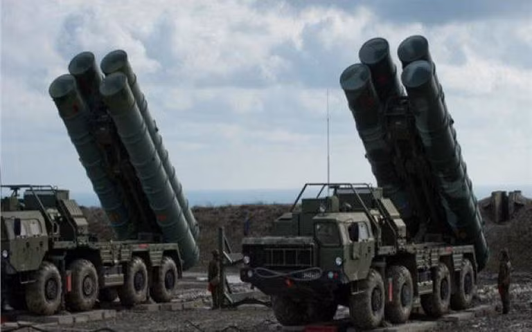 Trước đó ông Sergei Chemezov - Giám đốc điều hành của Tập đoàn công nghệ nhà nước Nga Rostec, đã thông báo sự gia tăng đáng kể về hiệu suất chiến đấu của S-500 so với các phiên bản tiền nhiệm, khi nó có tầm phát hiện mục tiêu và tầm bắn của tên lửa lớn hơn.