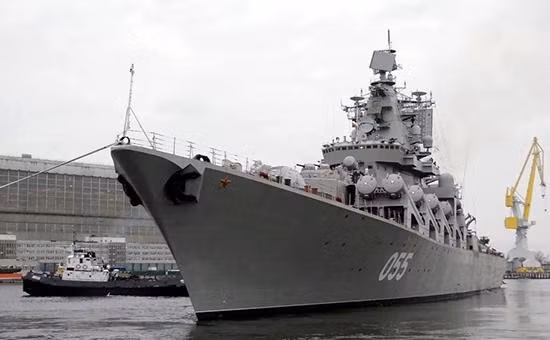 Chiếc chiến hạm này đã từng được điều động tới quân cảng Tartus tại Syria, sẵn sàng tham gia nhiệm vụ yểm trợ hỏa lực, tung đòn tấn công nhằm vào những căn cứ của phiến quân thánh chiến hoặc tàn quân khủng bố Nhà nước Hồi giáo - IS.