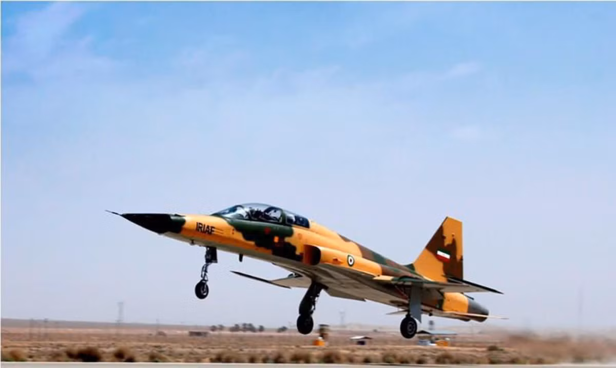 Tổng số vũ khí mang theo lên tới 3.200kg. Dù ra đời đã lâu, nhưng máy bay chiến đấu F-5E/F vẫn còn đang phục vụ trong biên chế gần 20 quốc gia và vùng lãnh thổ trên thế giới trong đó có Iran.