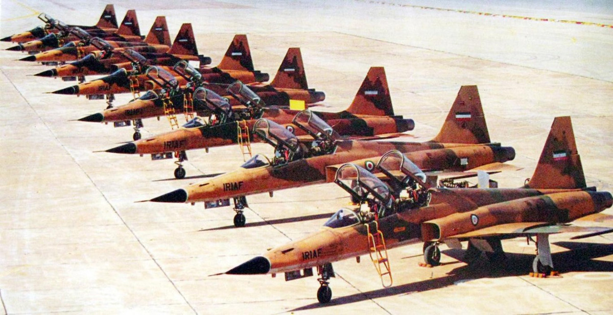 Sau cuộc cách mạng Hồi giáo vào năm 1979 lật đổ chính phủ thân Mỹ, Washington đã cắt đứt quan hệ ngoại giao cũng như nguồn cung cấp linh kiện và bảo trì vũ khí đã bán cho Iran.