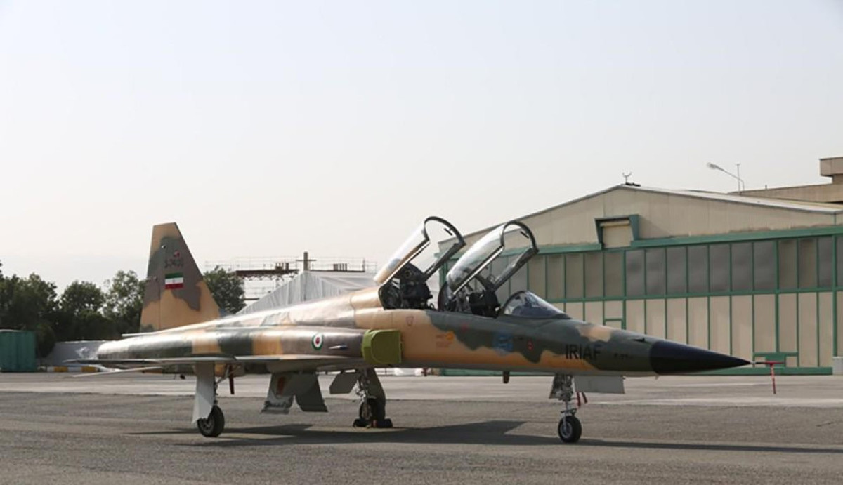 Cụ thể bộ phận kích hoạt ghế thoát kiểm của phi công đã bất ngờ hoạt động đẩy tung hai phi công trên chiếc tiêm kích F-5F vọt lên trên không.