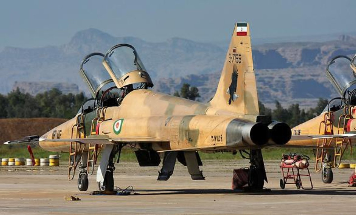 Phần lớn phi đội F-5A/B được Iran bán cho nhiều nước sau khi tiếp nhận dòng F-5E/F, chỉ còn một số chiếc F-5B được giữ lại làm nhiệm vụ huấn luyện.