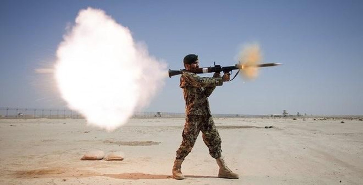 Nếu không được trang bị hệ thống phòng vệ chủ động, mọi xe tăng đều rất khó bảo toàn một khi bị loại vũ khí này tấn công. Do dễ sử dụng và cơ động nên RPG-7 thường được tổ chức thành các đội nhóm để bắn vào những chỗ nguy hiểm của xe tăng.