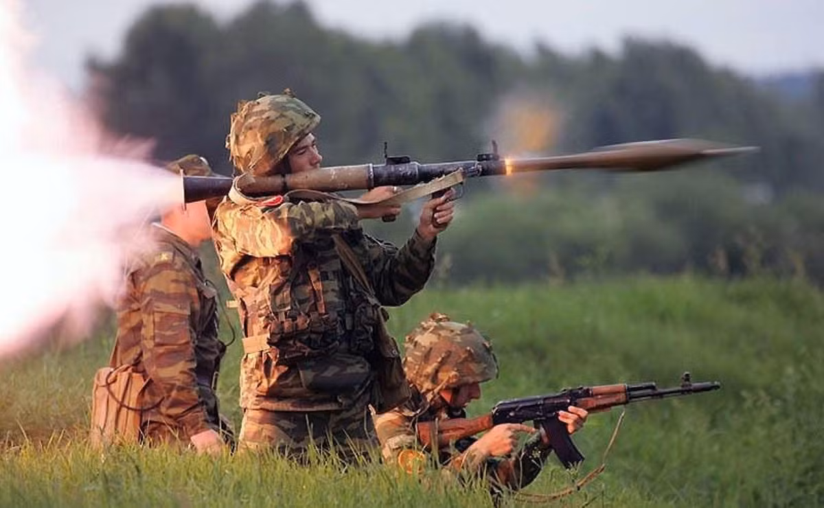 Được biên chế cho quân đội Liên Xô từ năm 1961 và thực chiến trong suốt khoảng thời gian dài từ đó tới nay, không ai có thể nghi ngờ về độ tin cậy của dòng súng chống tăng vác vai RPG-7 đầy nguy hiểm này.