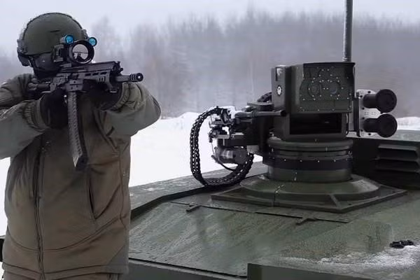 Trong buổi giới thiệu diễn ra vào năm 2018, robot chiến đấu đã cho thấy rằng nó có thể bắn trúng đĩa bay bằng súng trường tấn công Kalashnikov chính xác và nhanh hơn so với các tay súng chuyên nghiệp, cũng như tiến hành bắn có chọn lọc.