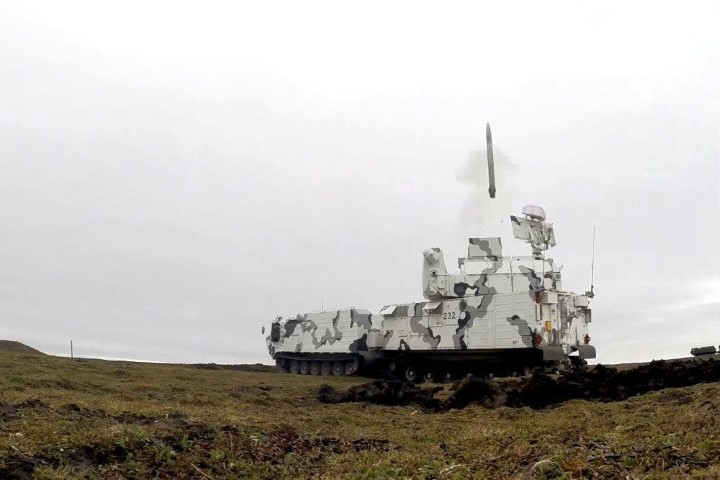 Bên cạnh robot Marker, giới chức quốc phòng Nga mới đây còn cho biết, hệ thống tên lửa phòng không Tor sẽ có khả năng chống lại một cách hiệu quả cả một bầy máy bay không người lái tấn công.