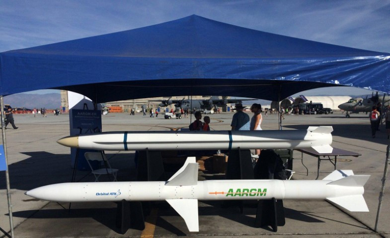 Trong đó, tên lửa AARGM-ER là vũ khí nhập cuộc cuối cùng sau khi tên lửa JSOW và tên lửa MALD đã khai hỏa đánh lạc hướng.