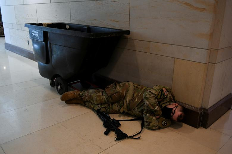 Truyền thông Mỹ ước tính, hiện tại đã có khoảng 6000 lính thuộc lực lượng Vệ binh Quốc gia và nhiều đơn vị phối thuộc khác được huy động tới Washington. Nguồn ảnh: Reuters.