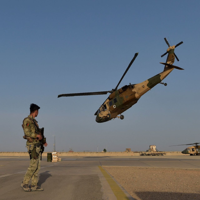 Trước đó, do nhiều phi công của Afghanistan đào thoát sang Uzbekistan trong tình trạng không có giấy tờ tùy thân, tất cả đều đã bị Uzbekistan thẩm vấn và xem xét quy chế tị nạn.