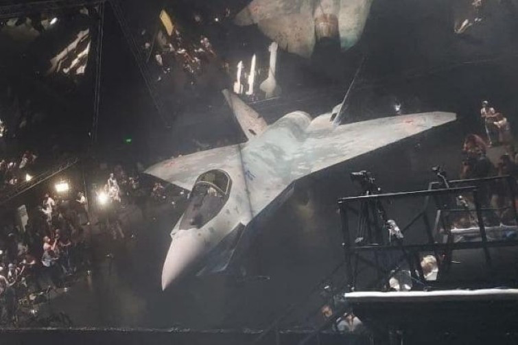 Tại sao việc bắt đầu sản xuất máy bay tiêm kích như vậy lại quan trọng trong thời bình? Ông Popov giải thích: "Để tăng cường khả năng sẵn sàng của các lực lượng vũ trang trong trường hợp chiến tranh 'nóng'. Nói cách khác, cần bổ sung nguồn lực huy động".