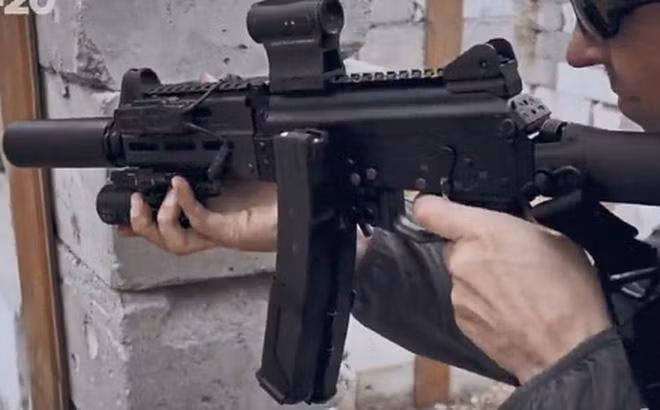 Ngoài phục vụ nhu cầu Quân đội Nga, dự kiến PPK-20 sẽ xuất hiện cả phiên bản dân sự chỉ bắn được phát một, dân chơi vũ khí đang rất mong chờ ngày khẩu tiểu liên này được bán trên thị trường.