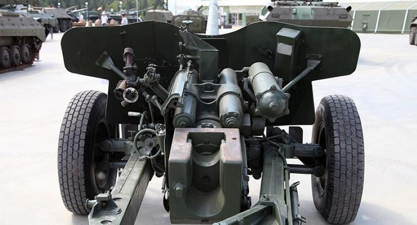 Để triển khai pháo chống tăng MT-12, thường phải sử dụng đến các phương tiện cơ giới từ xe tải quân sự đặc chủng cho đến xe bọc thép đa năng để kéo.