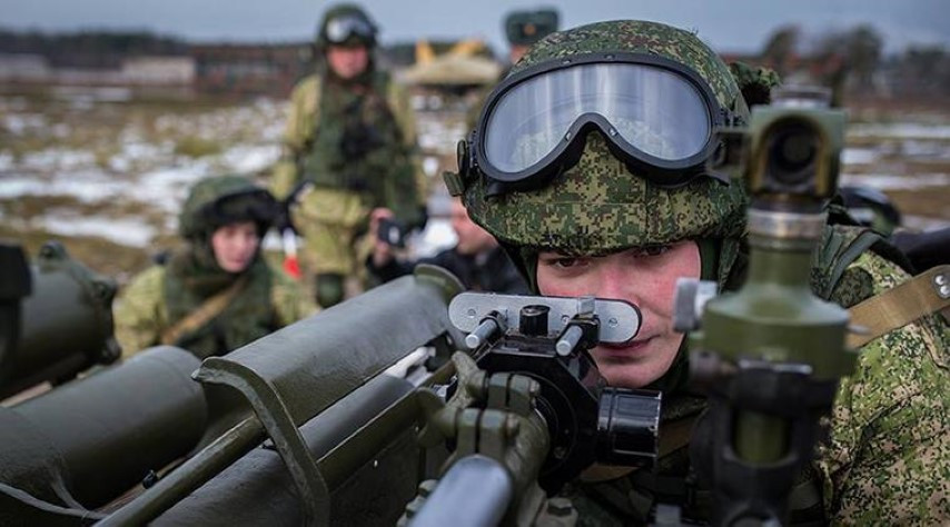 Hệ thống ngắm bắn của pháo chống tăng MT-12 khá tiên tiến bao gồm thước ngắm cơ khí và cả thước ngắm điện tử trên phiên bản cải tiến.