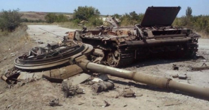 Hiện loại pháo chống tăng MT-12 đang được Ukraine sử dụng với số lượng lớn tại miền Đông, mới đây Kiev lại tiếp tục điều thêm 12 khẩu nữa tăng cường cho các lực lượng xung kích tại Donbass.