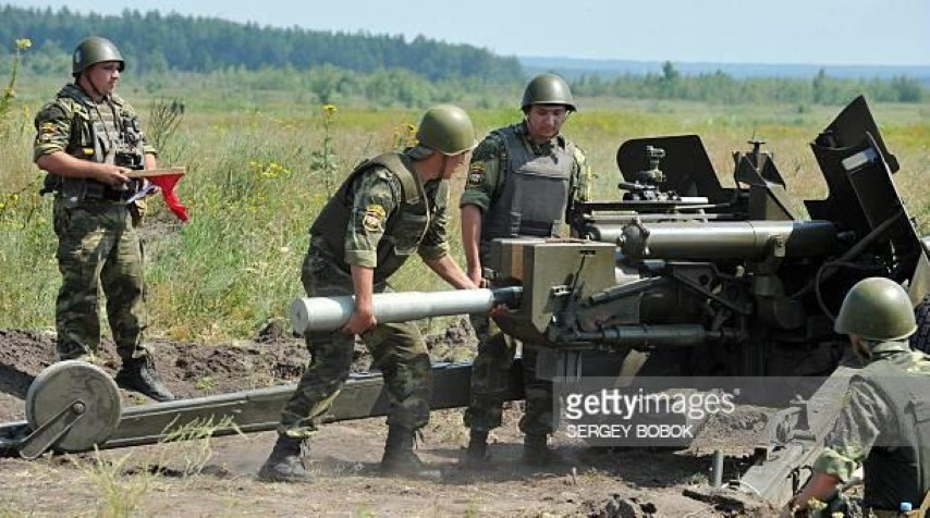 Tầm bắn hiệu quả của MT-12 phụ thuộc vào các loại đạn mà nó triển khai lần lượt là 3.000m với đạn BPS, 5.955m với đạn COP và 8200m với loại đạn FFS.