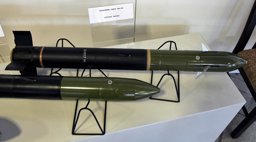 Theo đó khi triển khai 9M117, MT-12 được tích hợp thêm các thiết bị dẫn đường và điều khiển bắn 1K13-1 hỗ trợ tác chiến cả ban đêm.