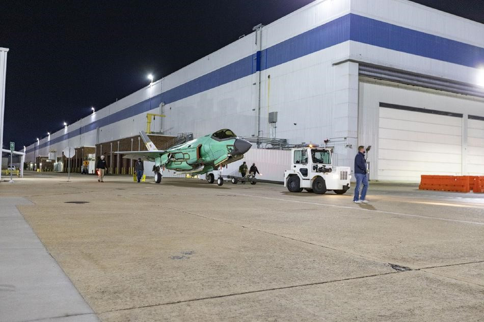 Truyền thông Đan Mạch cho biết, chiếc tiêm kích F-35 đầu tiên của nước này đã được được đưa tới quốc gia này.