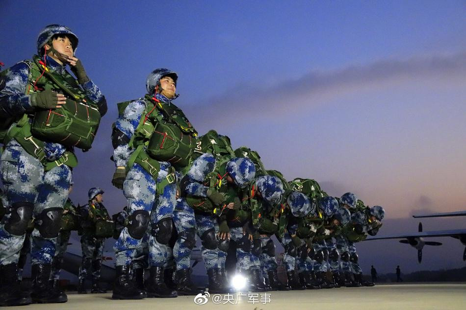 Đơn vị lính dù toàn nữ giới của Quân đội Trung Quốc.