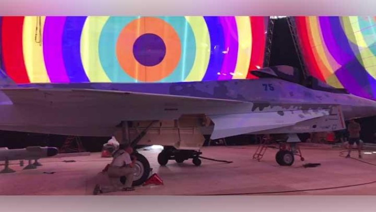 Việc không thể gập được cánh sẽ khiến tiêm kích T-75 không thể tiết kiệm diện tích khi lưu trữ với số lượng lớn trên tàu sân bay. Đây cũng được coi là điểm bắt buộc với mọi loại tiêm kích hạm hiện nay.