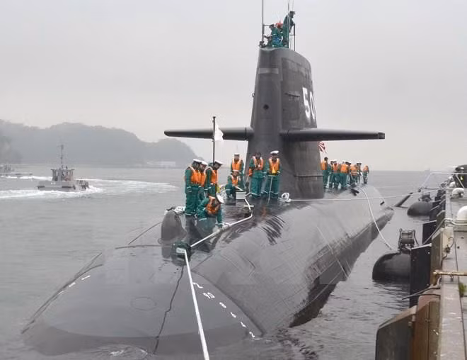 Xin lưu ý rằng vào tháng 4/2016, DCNS đã trở thành người chiến thắng trong cuộc đấu thầu do Hải quân Australia tổ chức, khi họ muốn thay thế các tàu ngầm phi hạt nhân lớp Collins sẽ hết hạn sử dụng vào năm 2026.