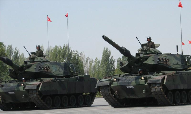 Vụ không kích diễn ra một cách chính xác khiến cho chiếc xe tăng của Thổ Nhĩ Kỳ bị xé thành nhiều mảnh.