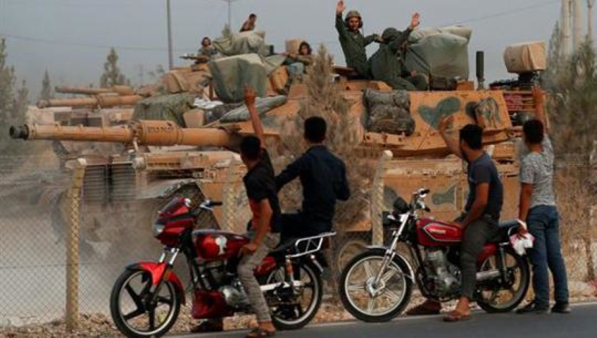 Vài ngày trước, nhiều xe tăng của Thổ Nhĩ Kỳ cũng đã được phát hiện thấy di chuyển tới khu vực lãnh thổ Syria do phiến quân chiếm đóng.