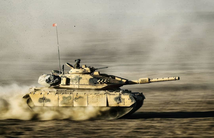 Nhìn bên ngoài, M60T giống siêu tăng Merkava hơn là M60 của Mỹ, với các cạnh nhọn và trông có vẻ đường nét hơn.
