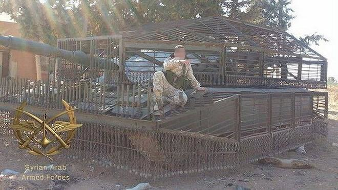 Thay vào đó, SAA đã tự hiến hành công việc cải tiến bằng cách lắp thêm cho xe tăng T-72 của họ những bộ giáp dạng lồng thép che kín toàn thân, với mục đích chính là để ngăn đạn rocket kiểu RPG hay SPG trong tay quân nổi dậy.